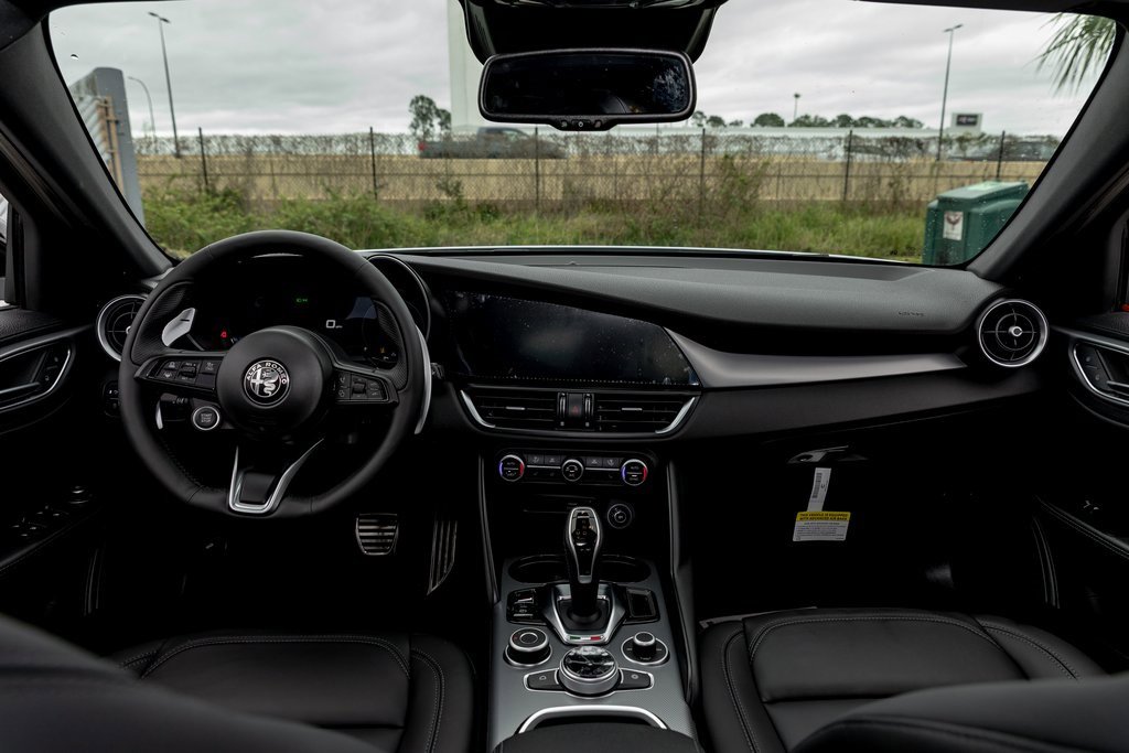 New 2025 Alfa Romeo Giulia w/ Driving Assist Package image 27