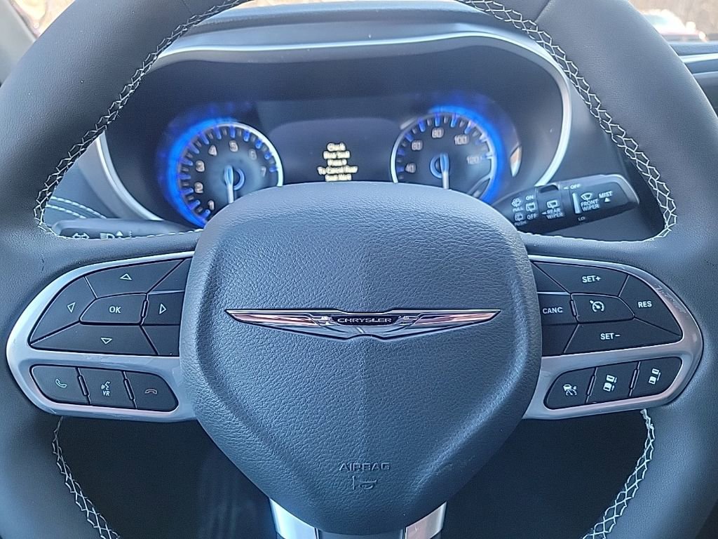New 2026 Chrysler Pacifica Select image 16