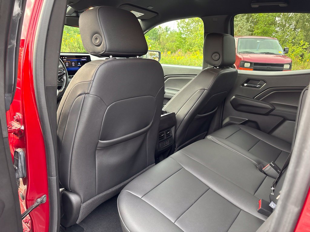 Used 2024 Chevrolet Colorado LT w/ LT Convenience Package III AWD/4WD image 16