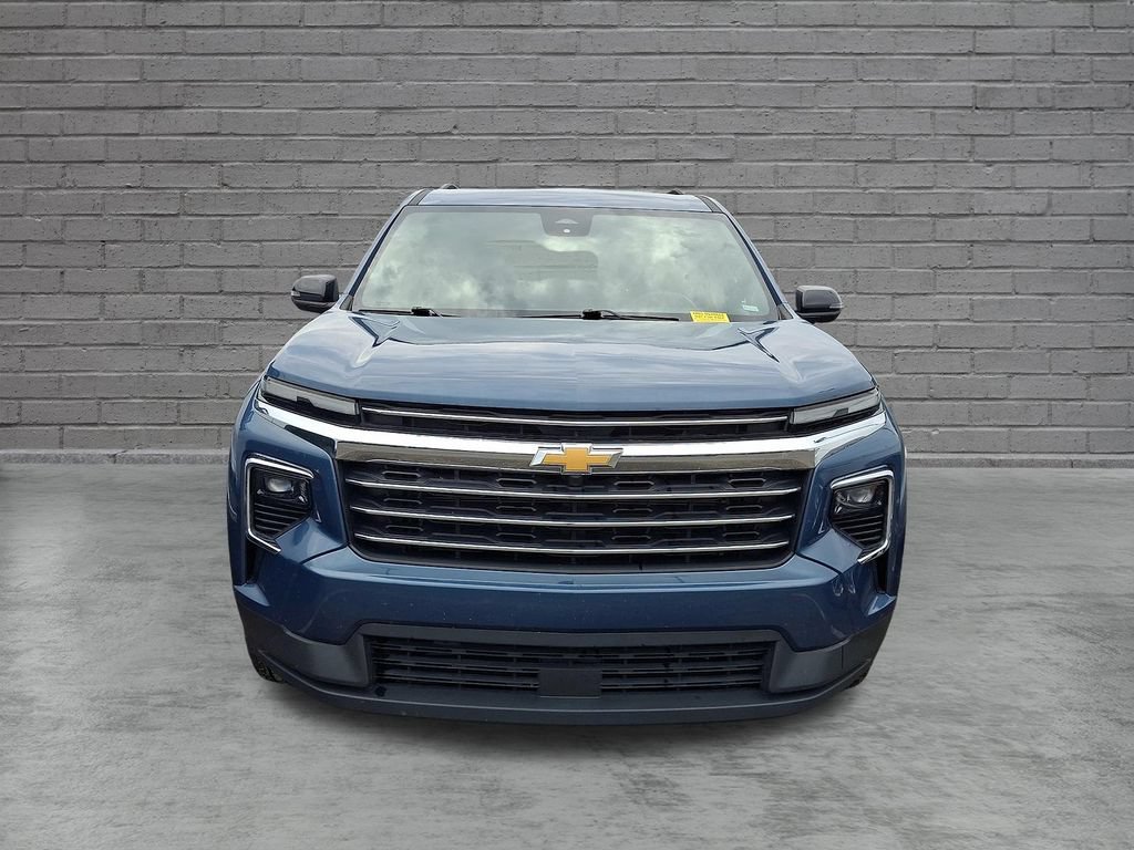 Used 2025 Chevrolet Traverse LT AWD/4WD image 2