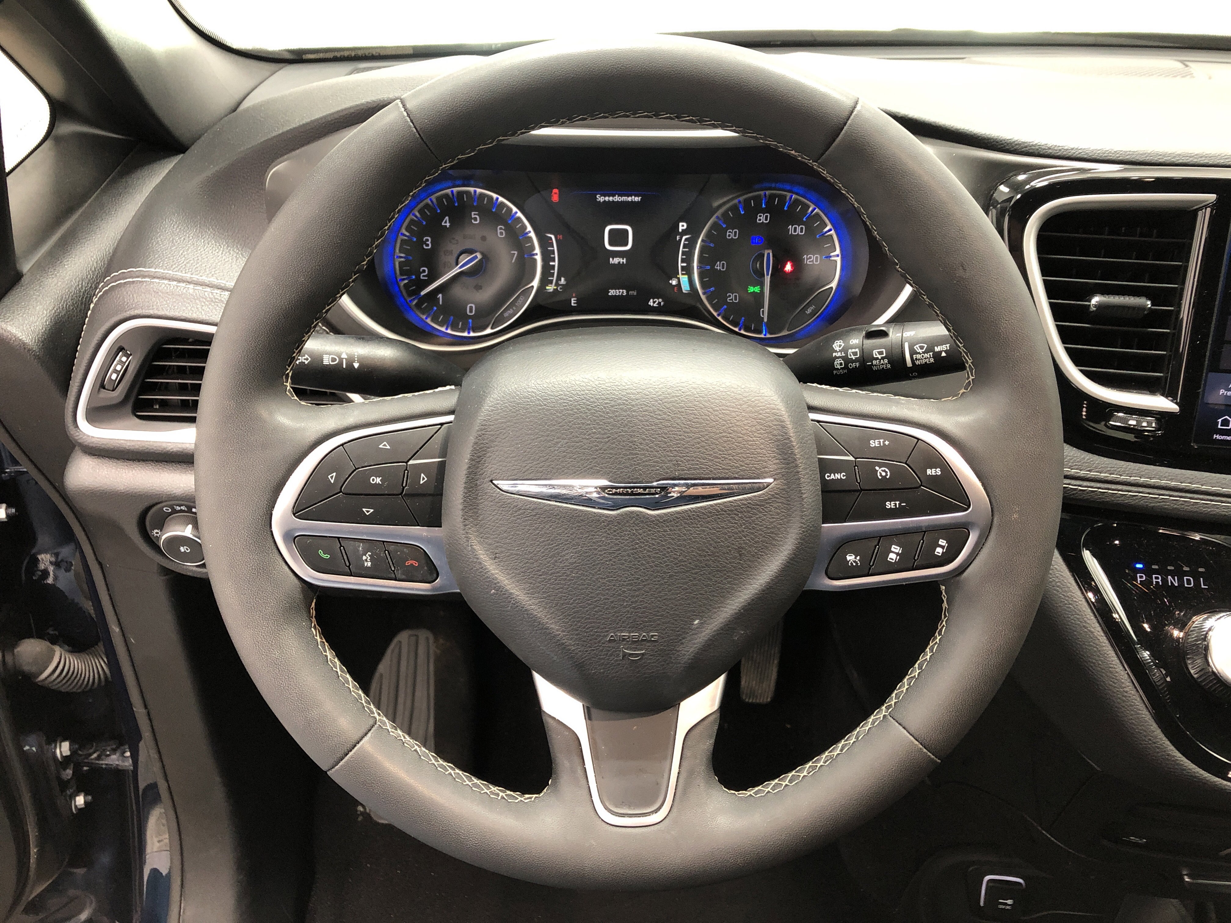 Certified 2025 Chrysler Pacifica Select w/ Uconnect Theater Family Group FWD image 22