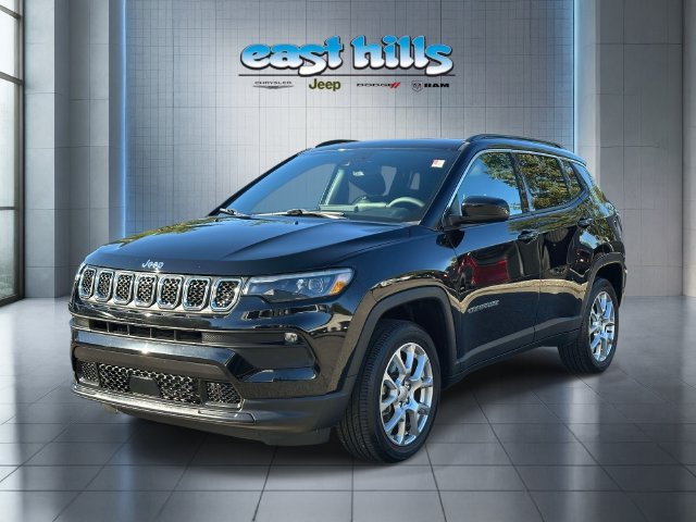 Used 2023 Jeep Compass Latitude w/ Sun and Sound Group AWD/4WD image 7