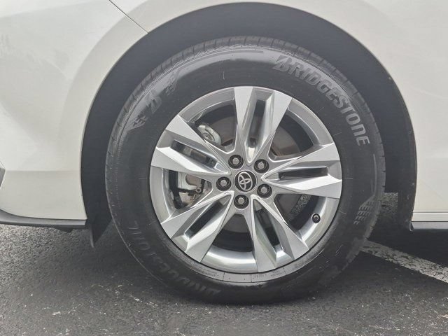 Certified 2025 Toyota Sienna Limited AWD/4WD image 7