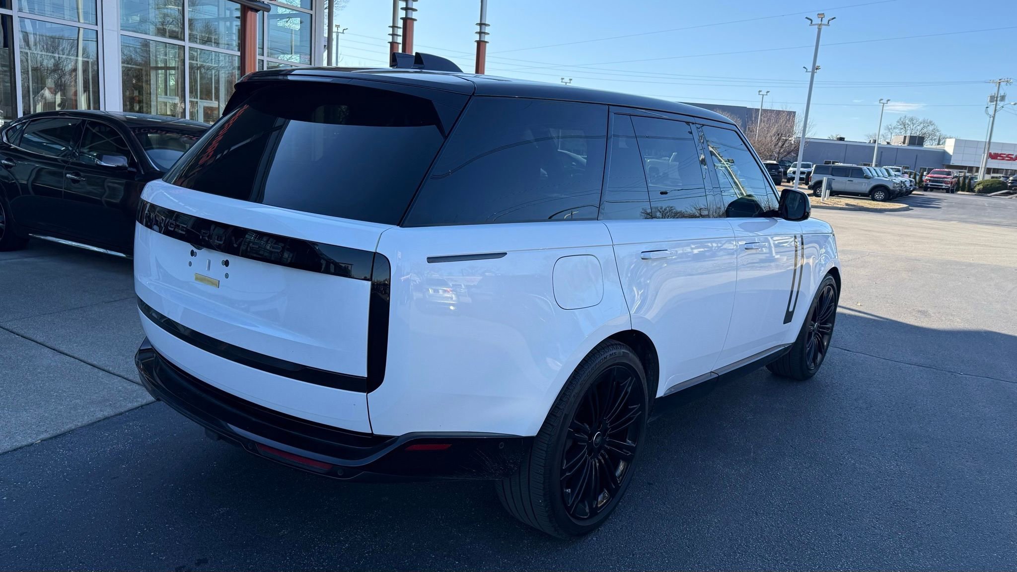 Used 2025 Land Rover Range Rover SE image 9