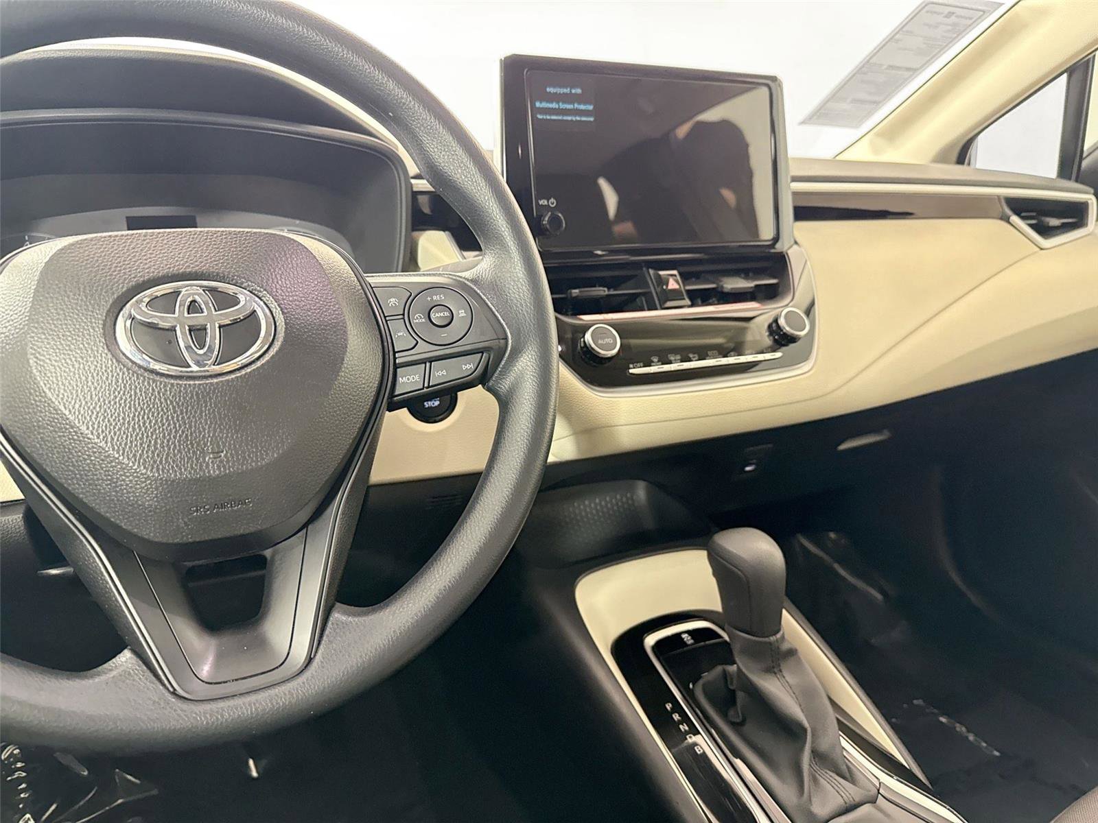 Used 2025 Toyota Corolla LE image 32