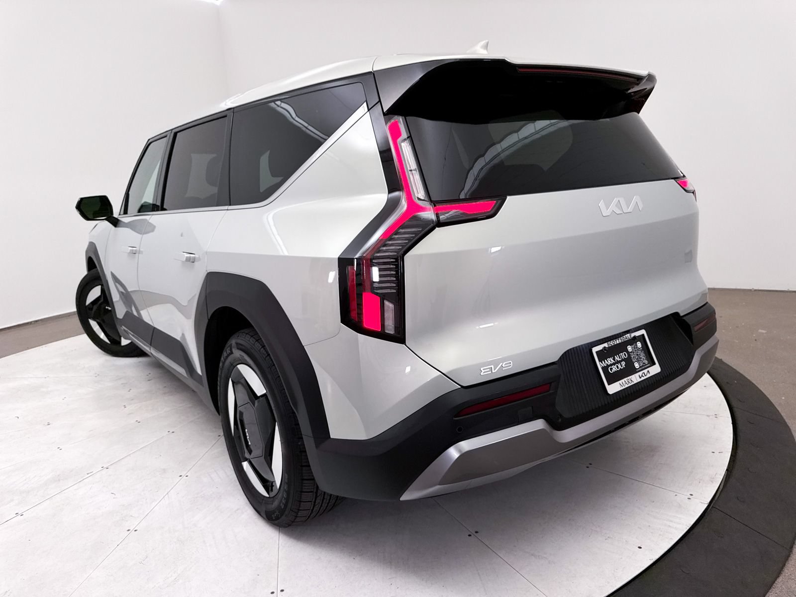 Certified 2024 Kia EV9 Light Long Range RWD image 7