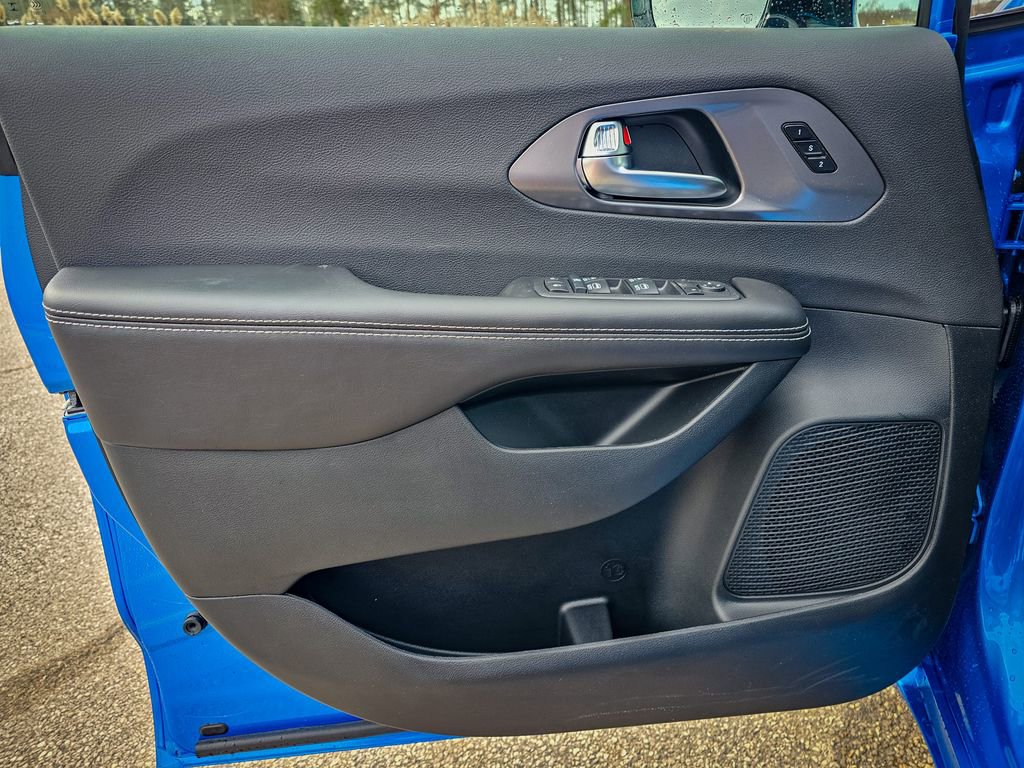 New 2026 Chrysler Pacifica Select image 10