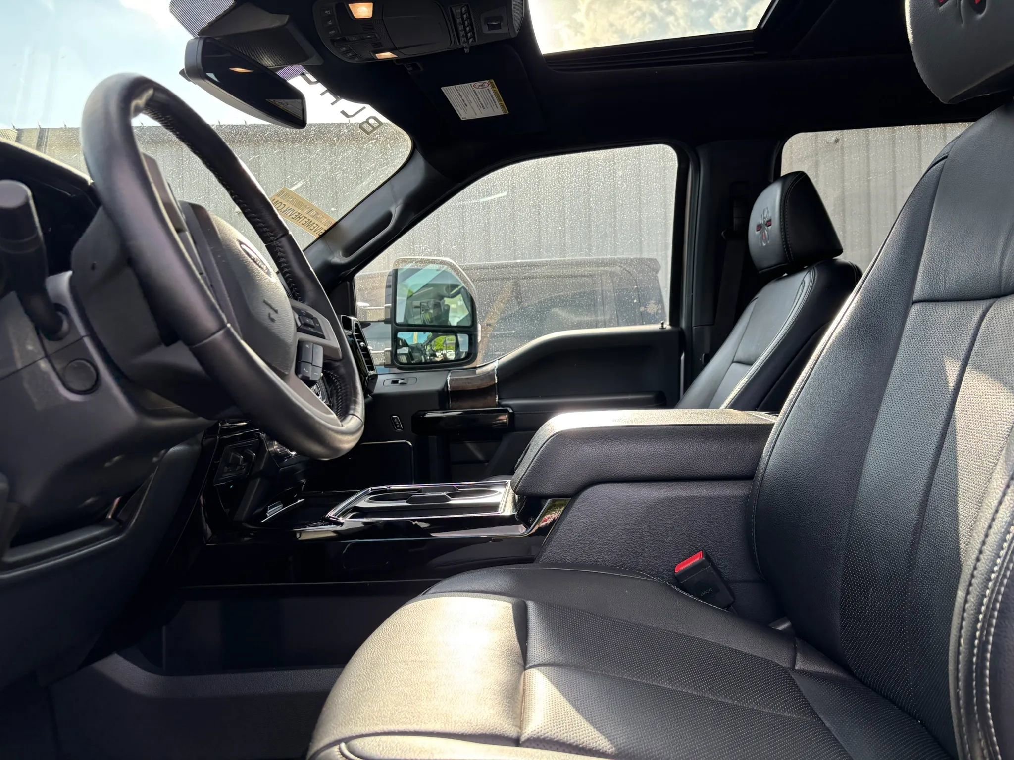 Used 2022 Ford F250 Lariat w/ Black Appearance Package image 10