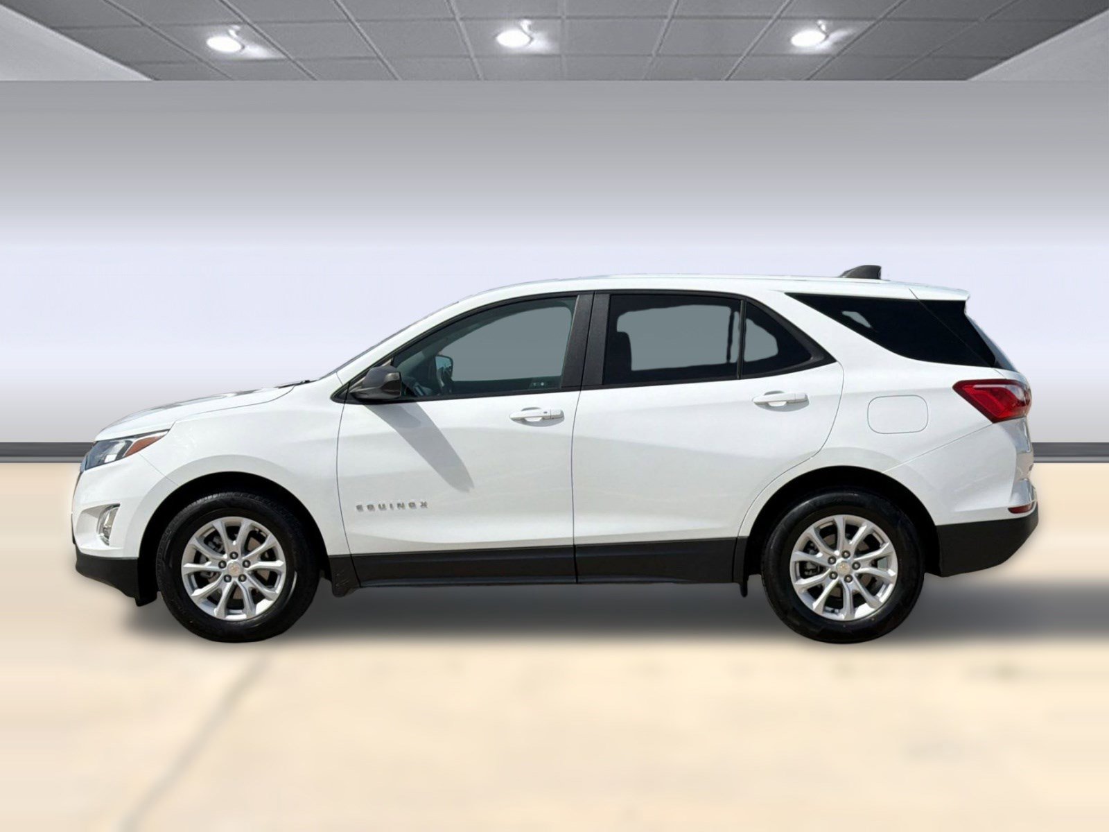 Used 2021 Chevrolet Equinox LS w/ LS Convenience Package image 2