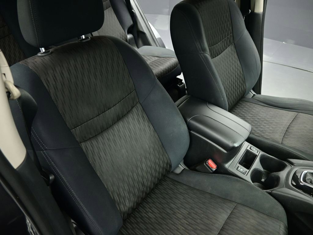 Used 2018 Nissan Rogue SV image 60