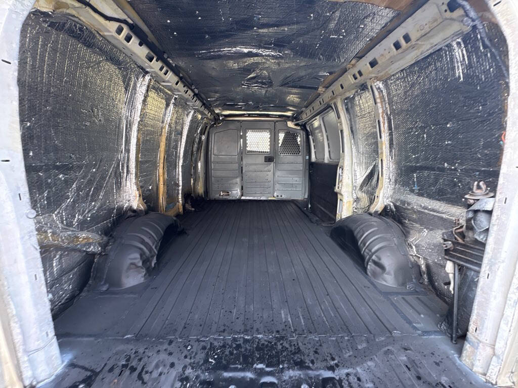 Used 2016 Chevrolet Express 2500 RWD image 13