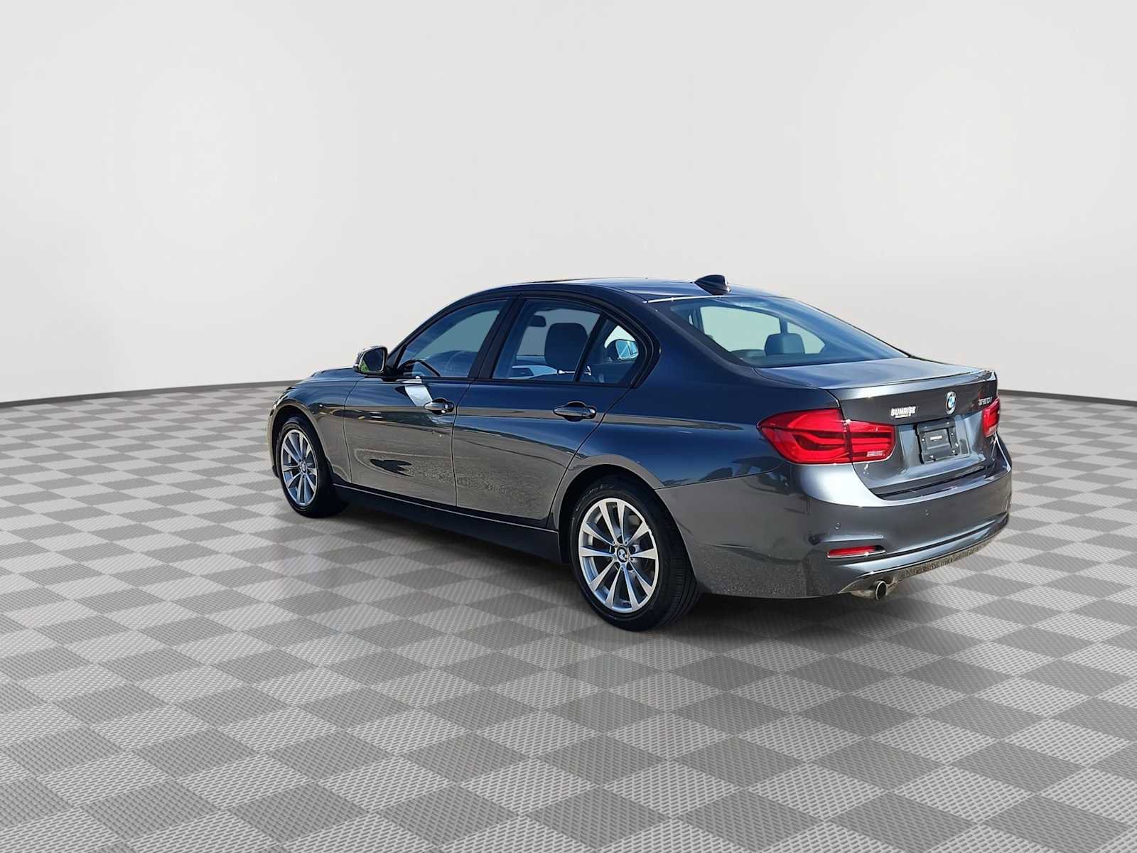 Used 2016 BMW 320i Sedan RWD image 6