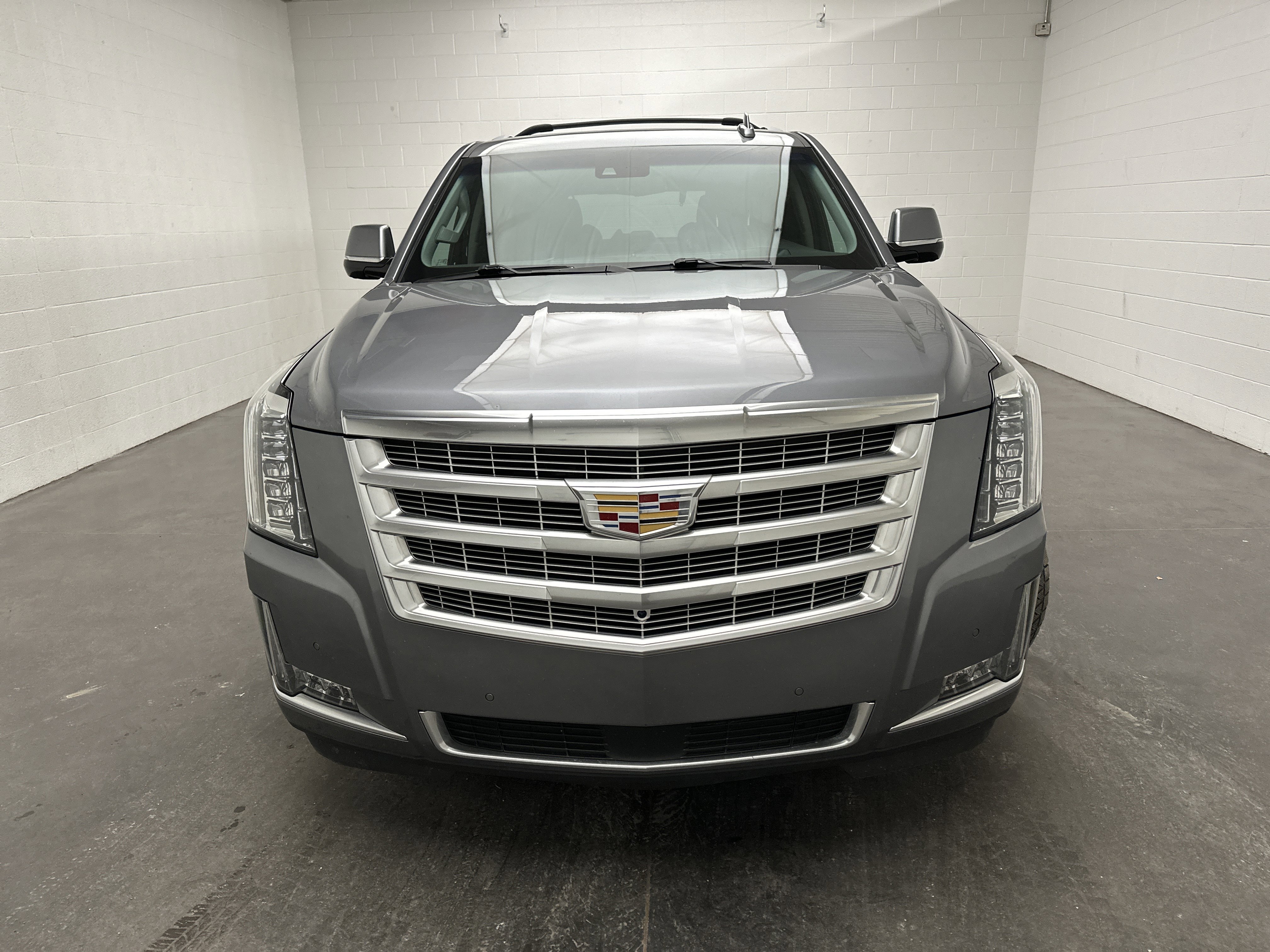 Used 2019 Cadillac Escalade Premium Luxury w/ LPO, Radiant Package image 4