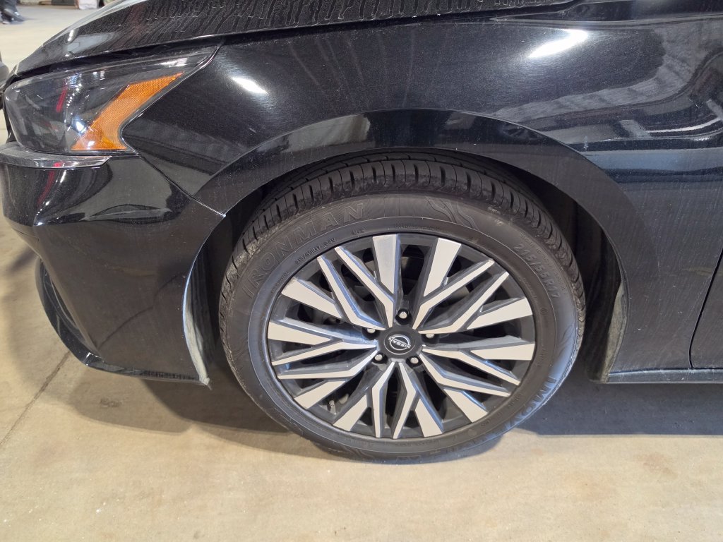 Used 2024 Nissan Altima 2.5 SV FWD image 3