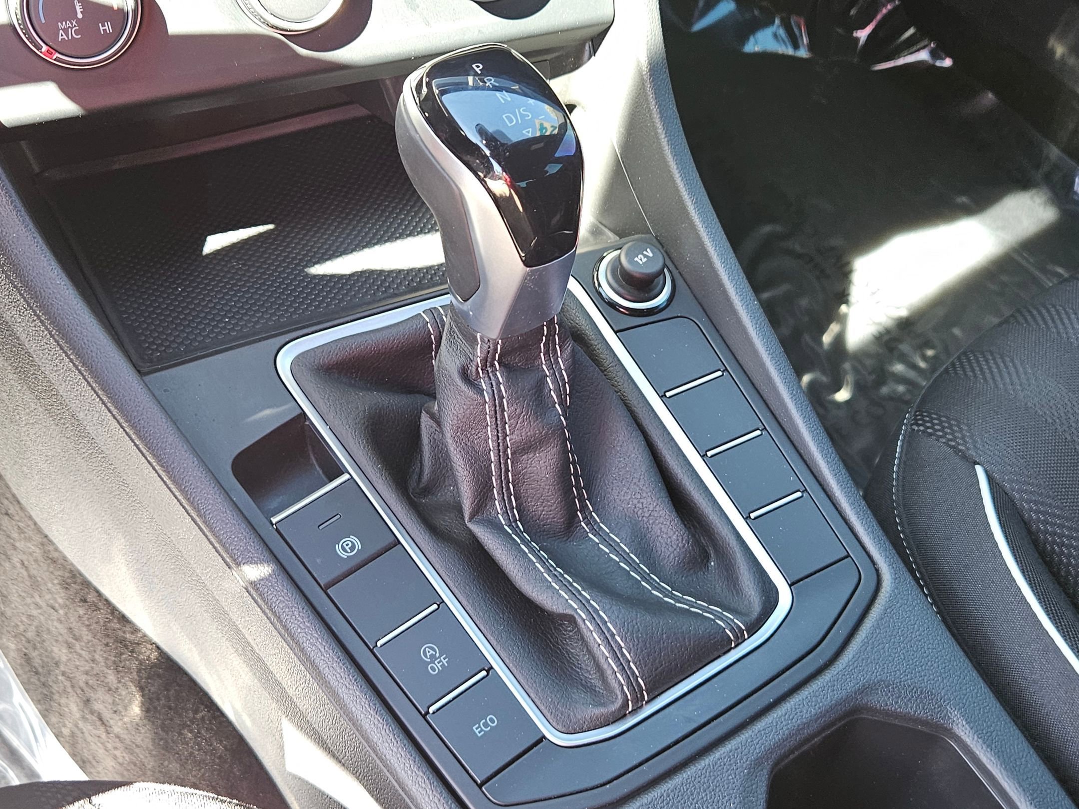 Used 2024 Volkswagen Jetta Sport image 16