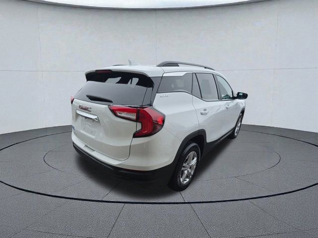 Used 2024 GMC Terrain SLE w/ Driver Convenience Package image 5