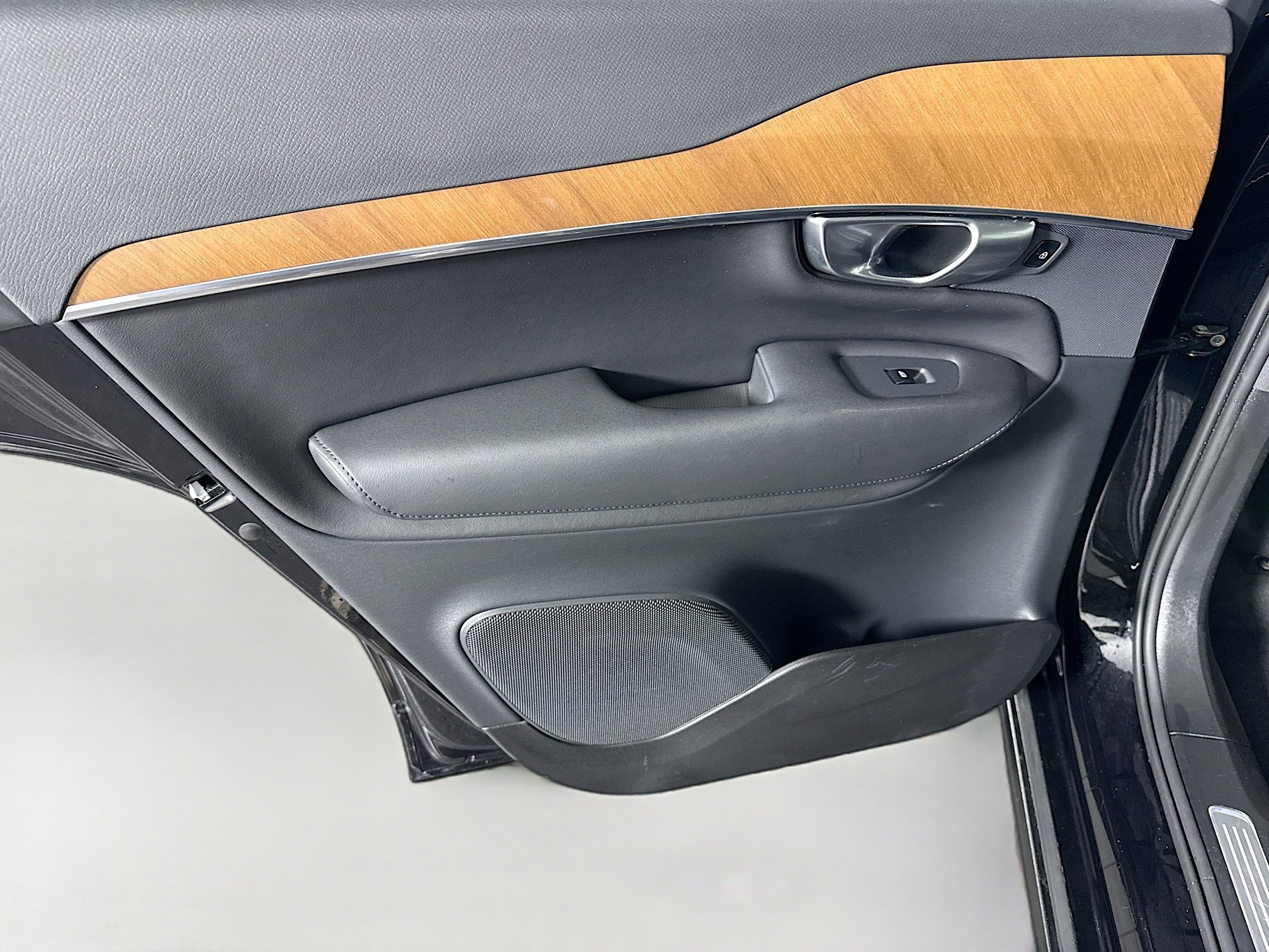 Used 2024 Volvo XC90 B5 Plus image 26