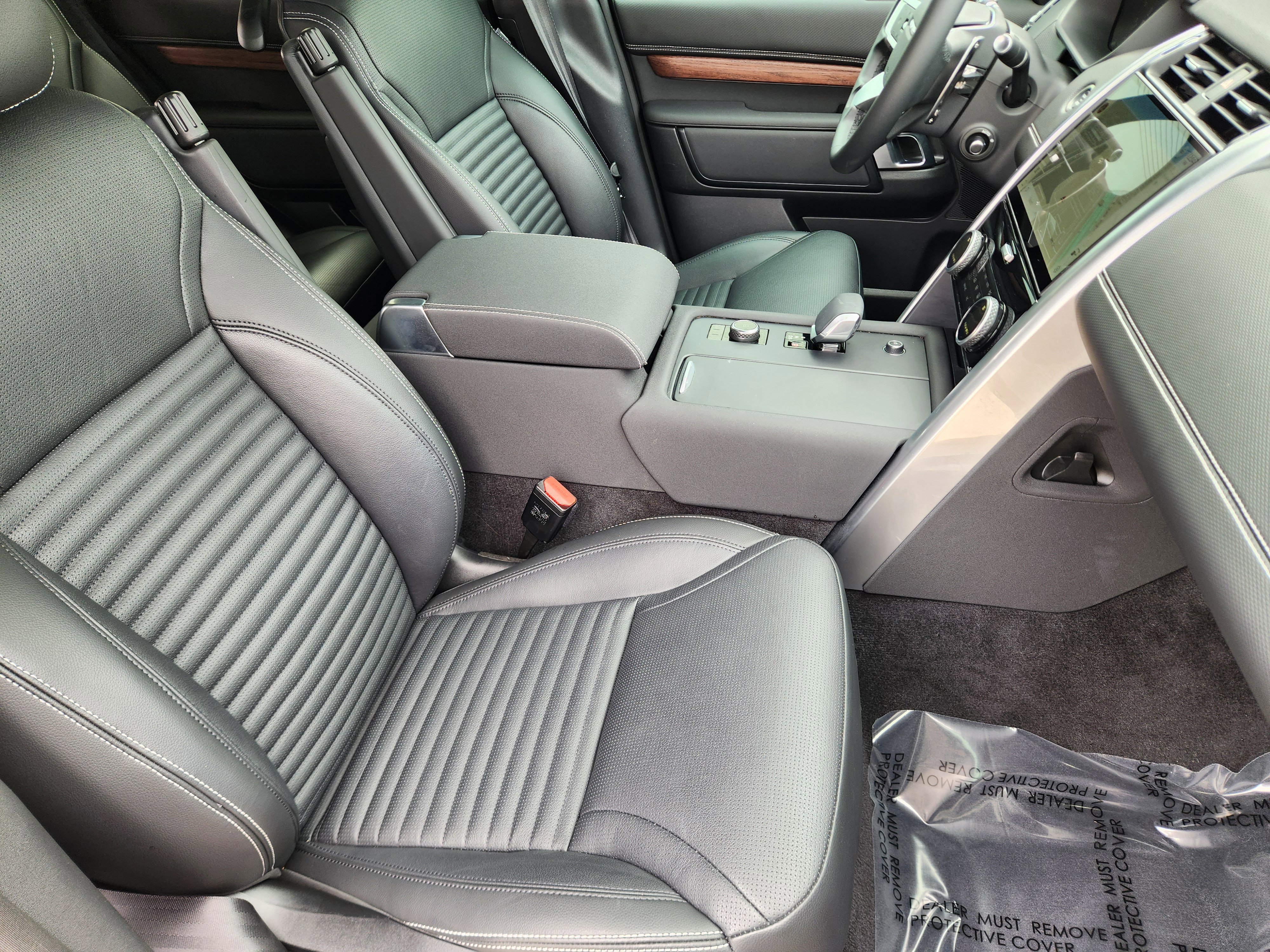 Certified 2025 Land Rover Discovery Dynamic SE AWD/4WD image 9