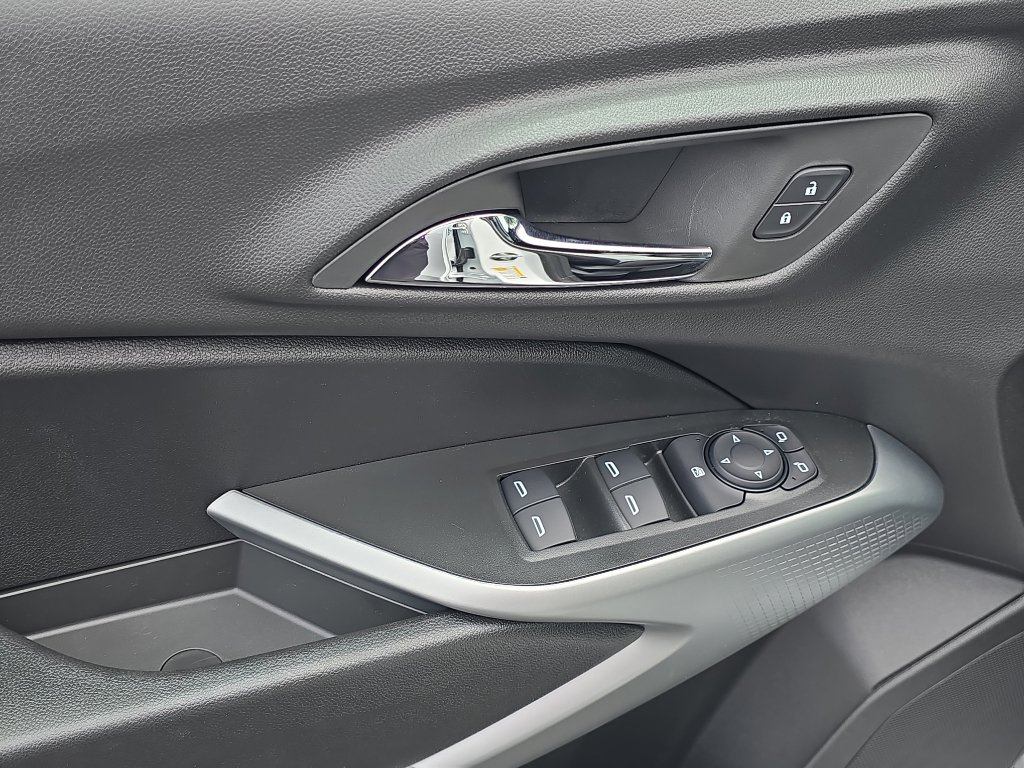 New 2025 Chevrolet Trax RS w/ Driver Confidence Package image 12