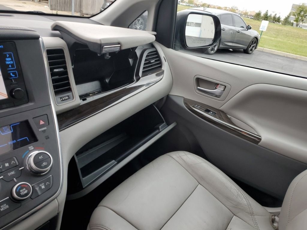 Used 2017 Toyota Sienna XLE Premium image 22