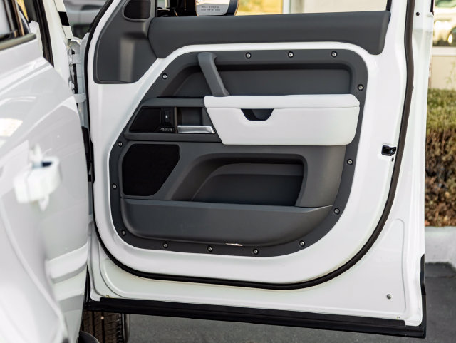 New 2026 Land Rover Defender 110 X-Dynamic SE AWD/4WD image 33
