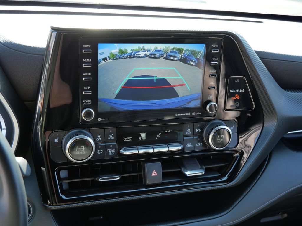 Used 2022 Toyota Highlander XSE AWD/4WD image 18