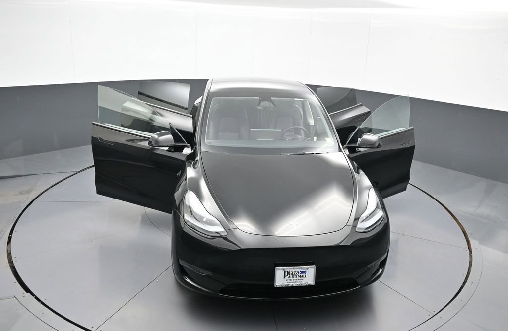 Used 2025 Tesla Model Y Long Range AWD/4WD image 32