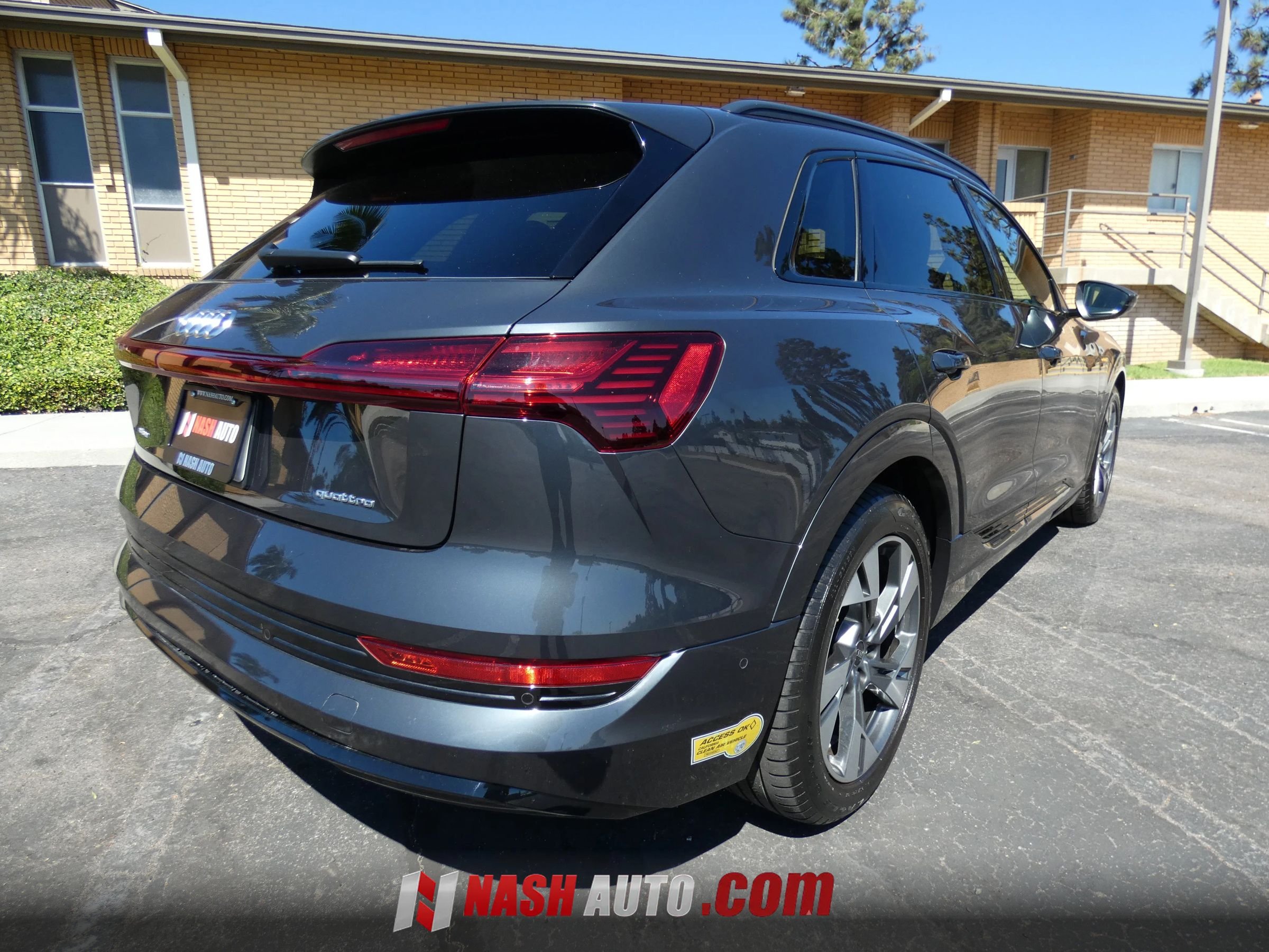 Used 2021 Audi e-tron Premium w/ Convenience Plus Package AWD/4WD image 8