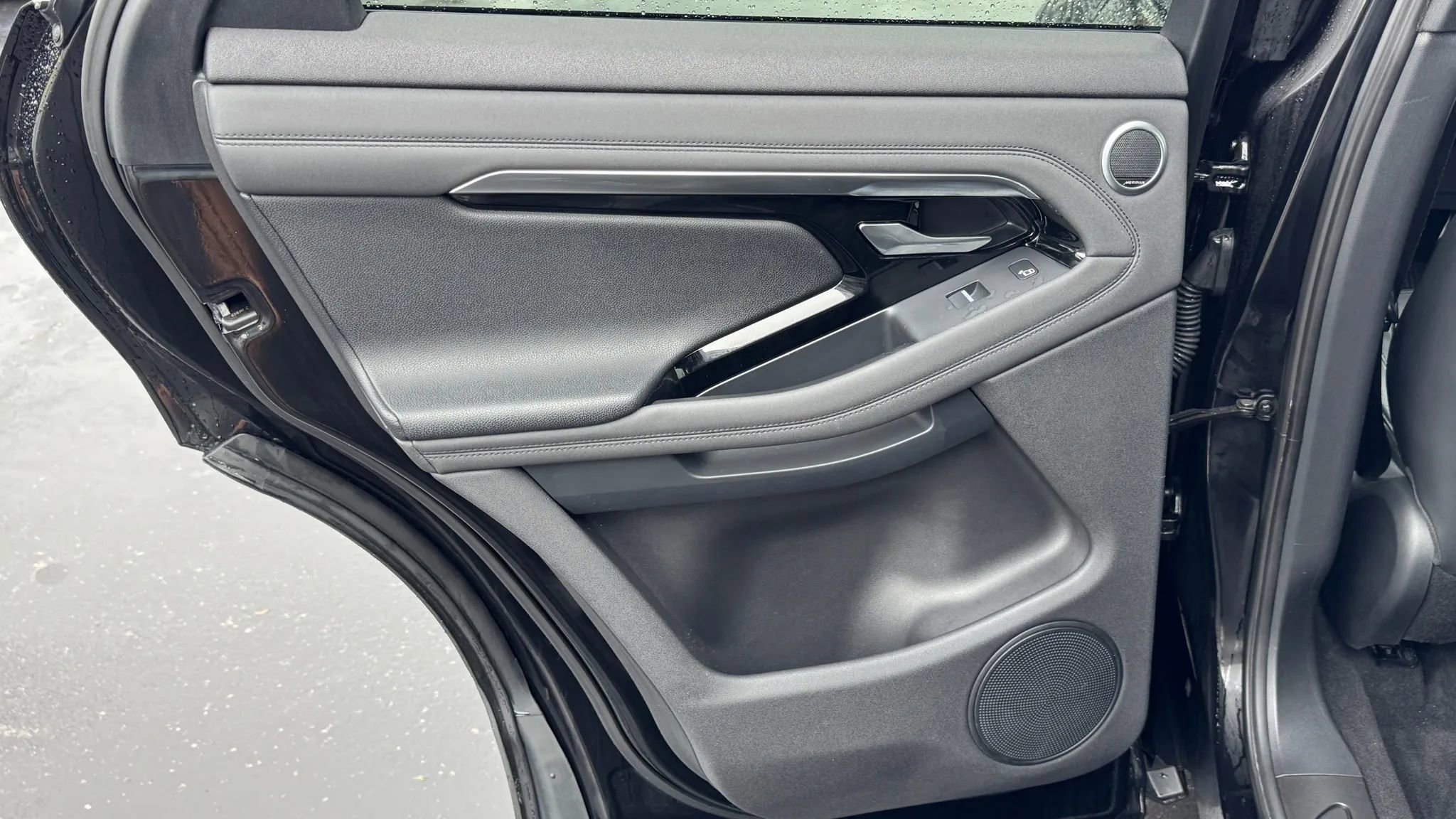 Used 2020 Land Rover Range Rover Evoque SE image 12