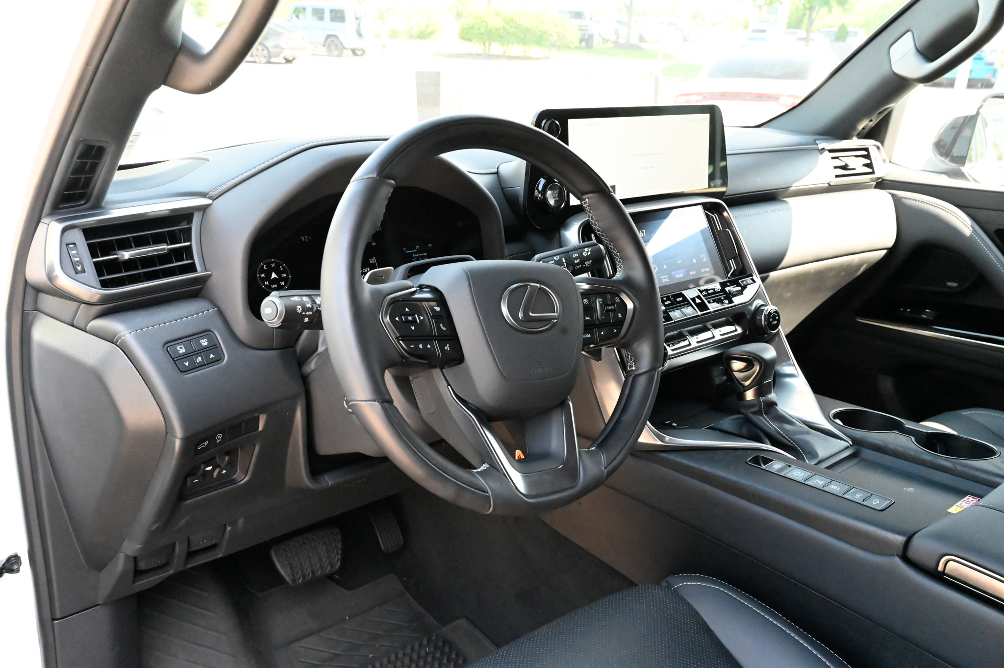Used 2025 Lexus LX 600 4WD w/ Accessory Package (2T) image 16