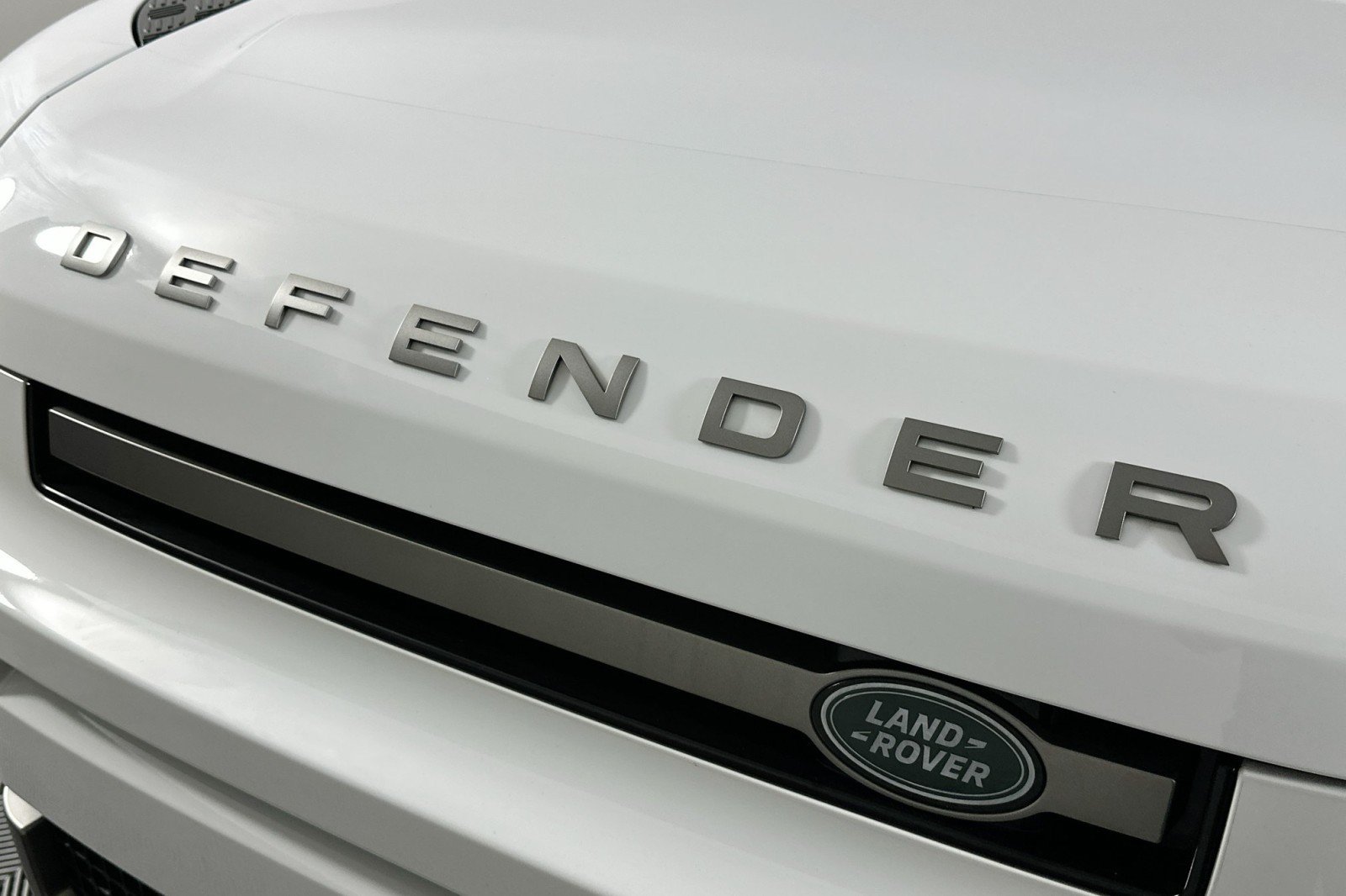 Used 2024 Land Rover Defender 110 X-Dynamic SE AWD/4WD image 15