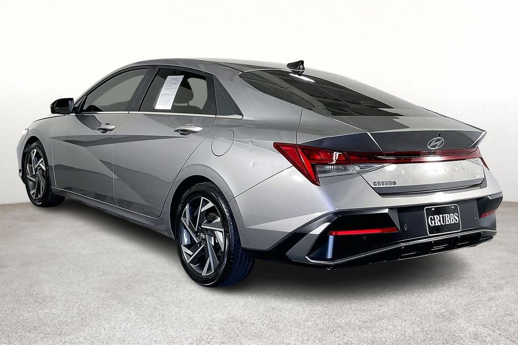 Used 2024 Hyundai Elantra Limited image 17