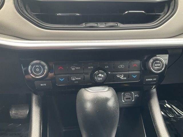 Used 2025 Jeep Compass Limited image 26