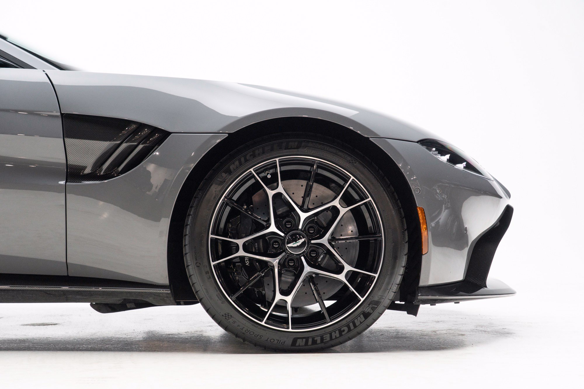 Used 2020 Aston Martin V8 Vantage AMR RWD image 91