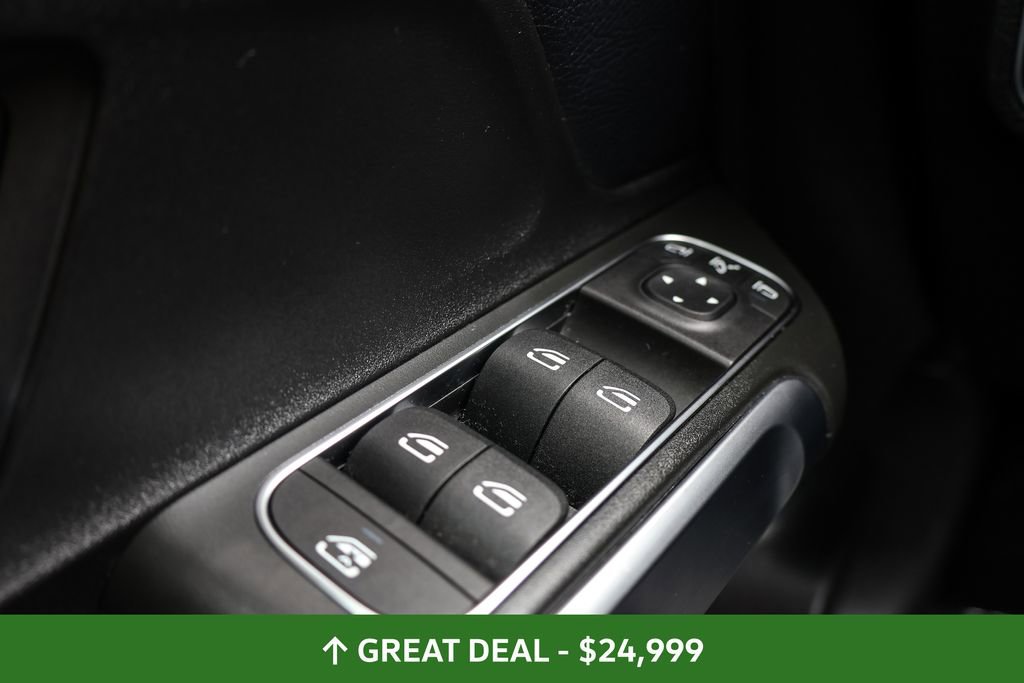 Used 2021 Mercedes-Benz GLB 250 image 39