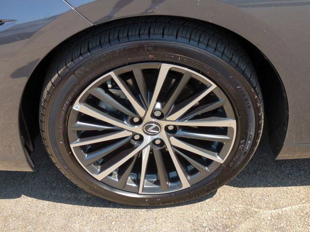 Used 2024 Lexus ES 300h w/ Premium Package image 9