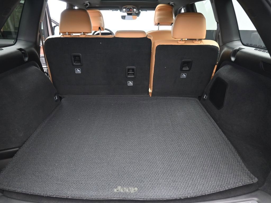 Used 2025 Jeep Grand Cherokee Summit w/ Obsidian Package image 14