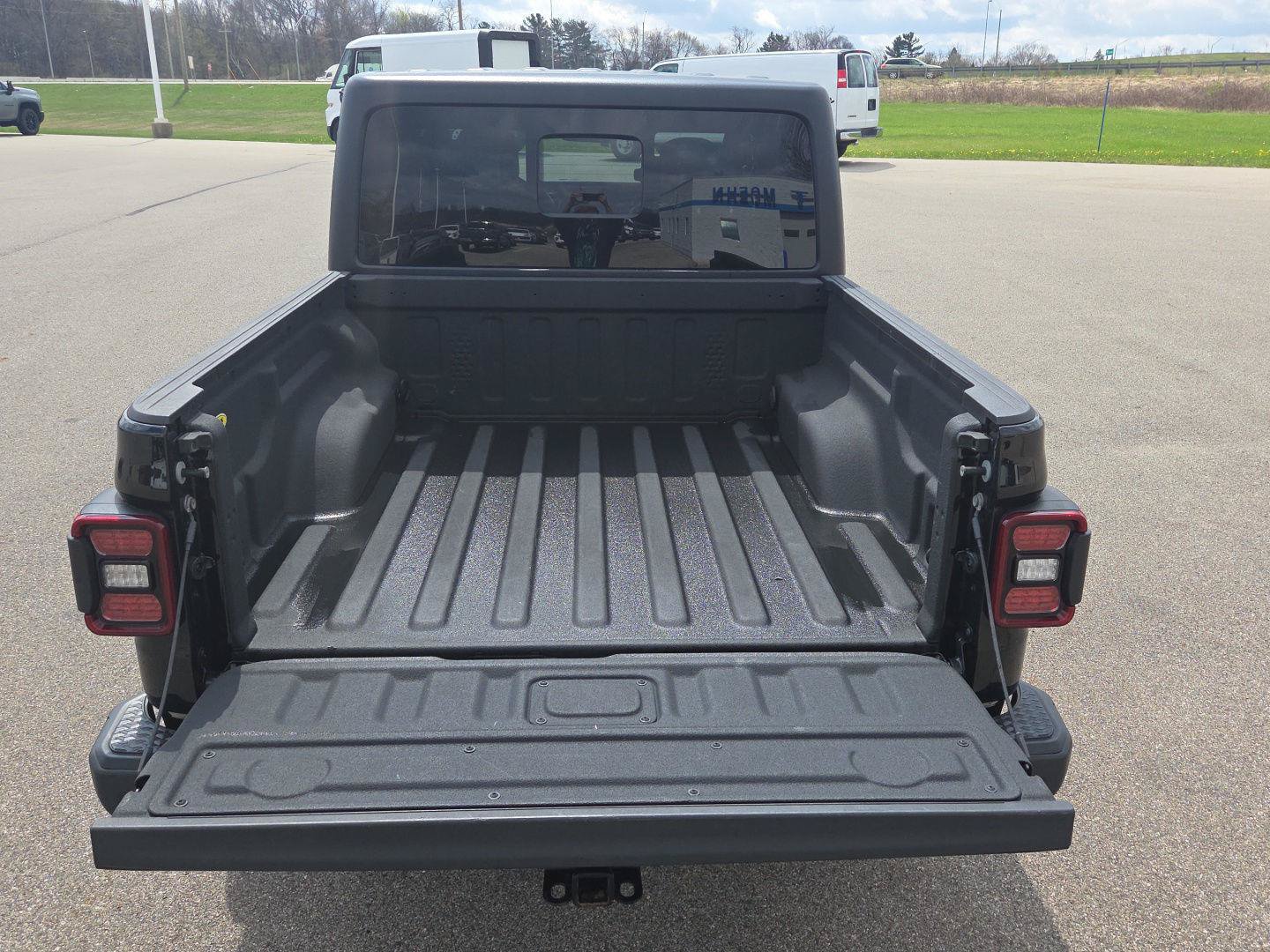 Used 2021 Jeep Gladiator Overland w/ Uconnect 4C Nav & Sound Group AWD/4WD image 6
