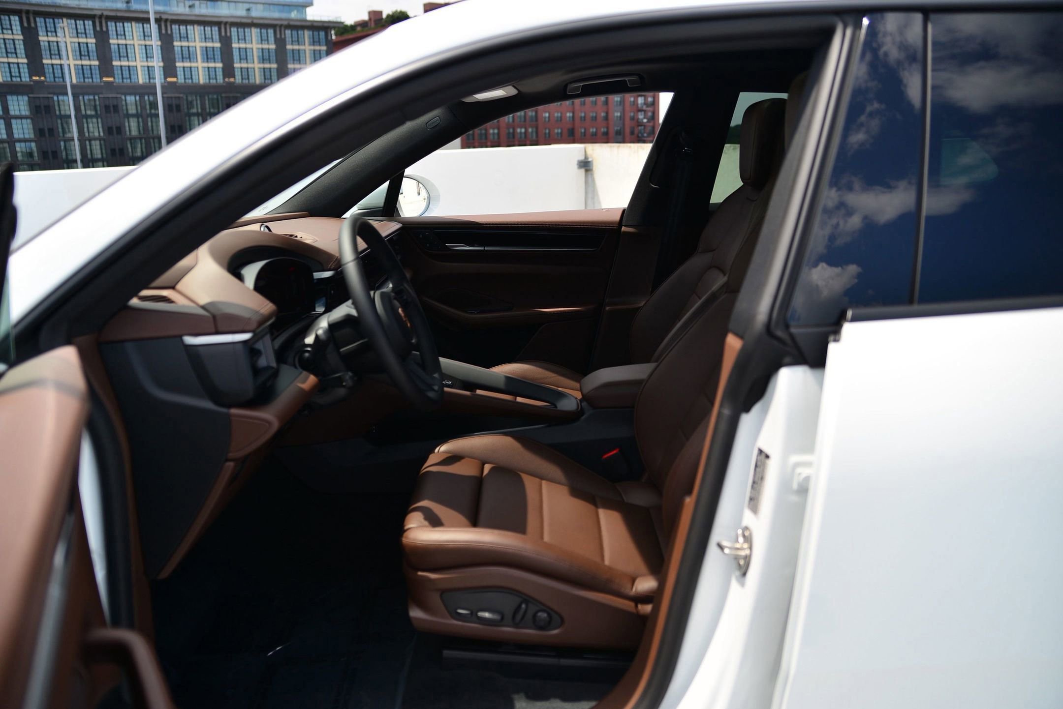 New 2025 Porsche Macan 4 Electric image 28