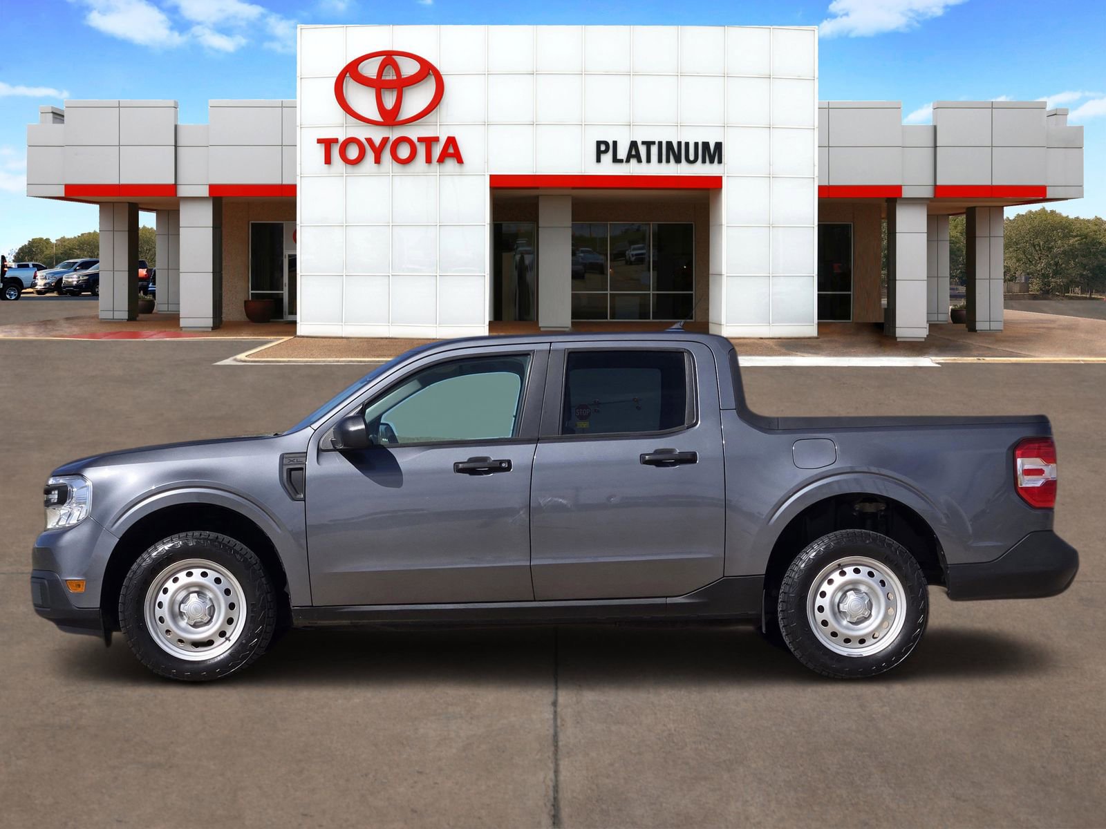 Used 2022 Ford Maverick XL image 3