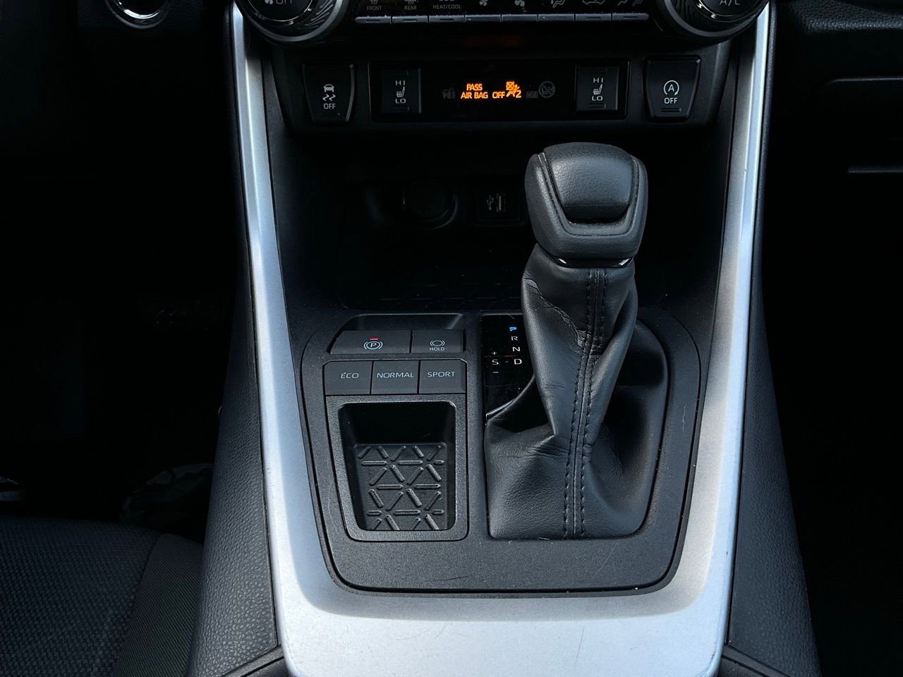 Used 2025 Toyota RAV4 XLE w/ Weather Package image 23