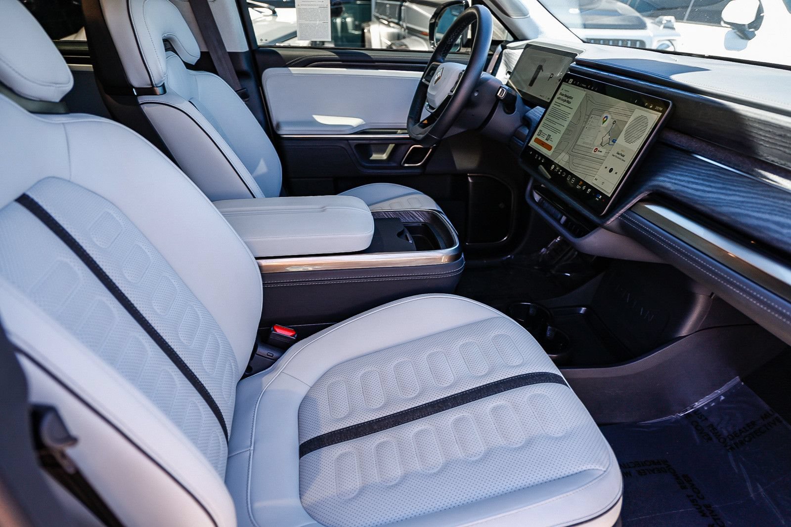 Used 2024 Rivian R1S Adventure AWD/4WD image 17