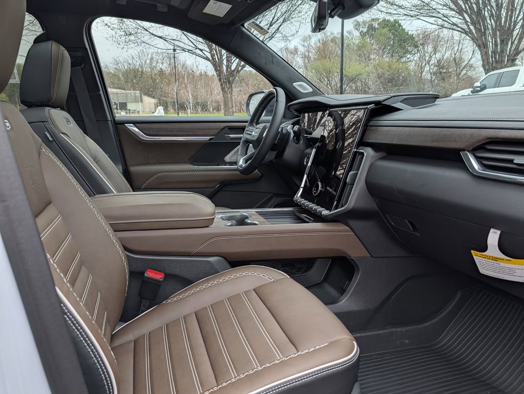 New 2026 GMC Acadia Denali Ultimate w/ LPO, Floor Liner Package AWD/4WD image 23