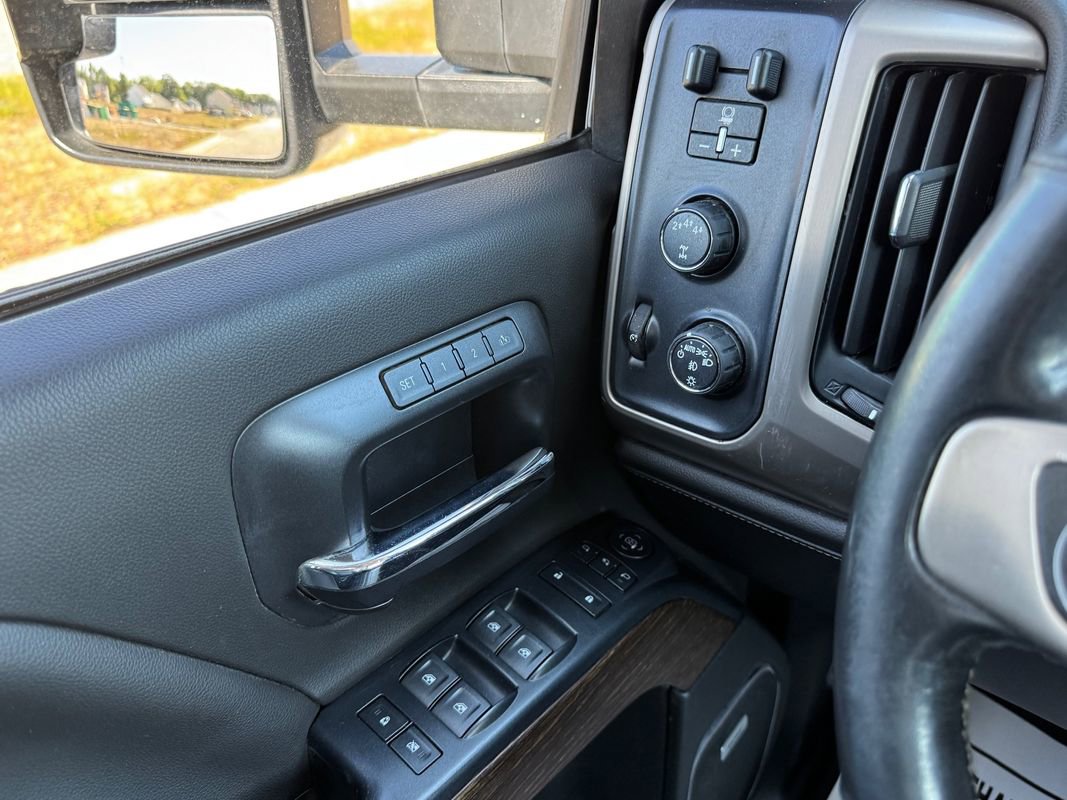 Used 2019 GMC Sierra 2500 Denali w/ Duramax Plus Package AWD/4WD image 21