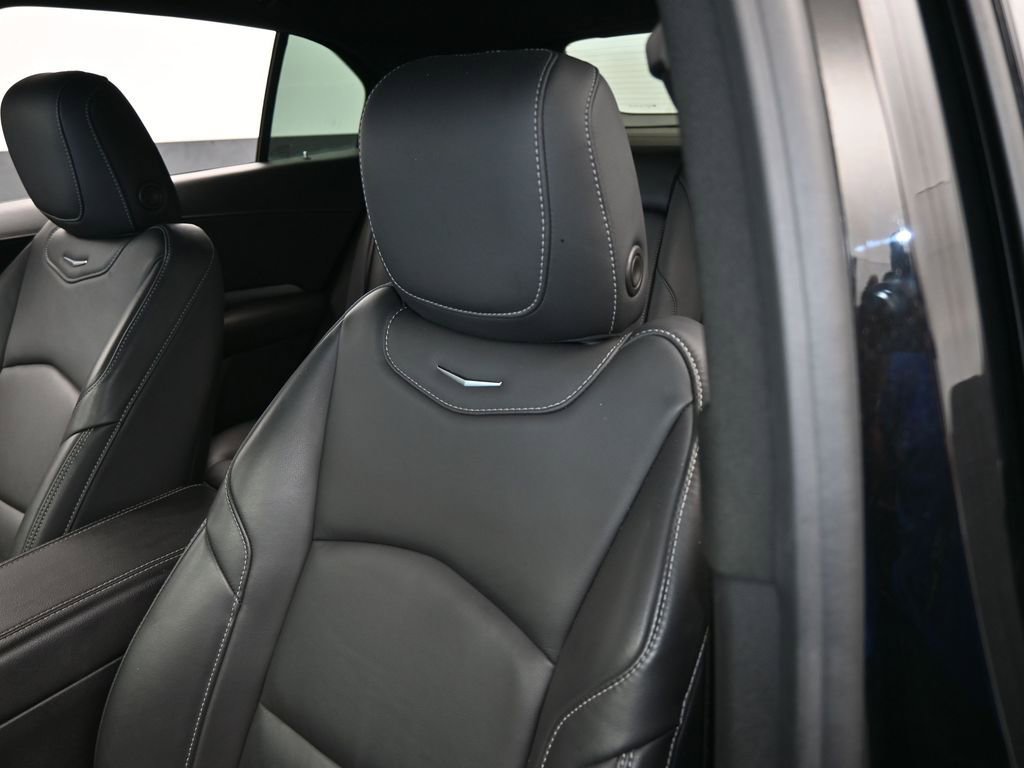 Used 2024 Cadillac XT4 Premium Luxury image 16