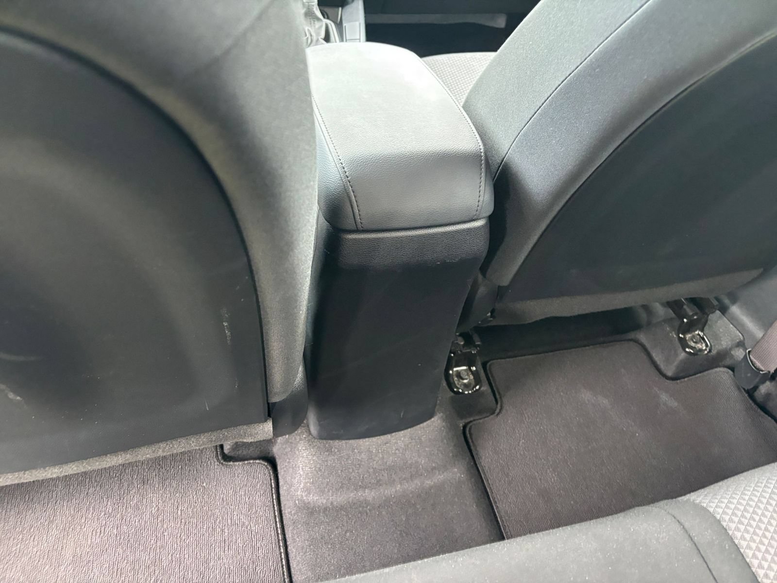 Used 2025 Kia Soul LX w/ LX Technology Package FWD image 23