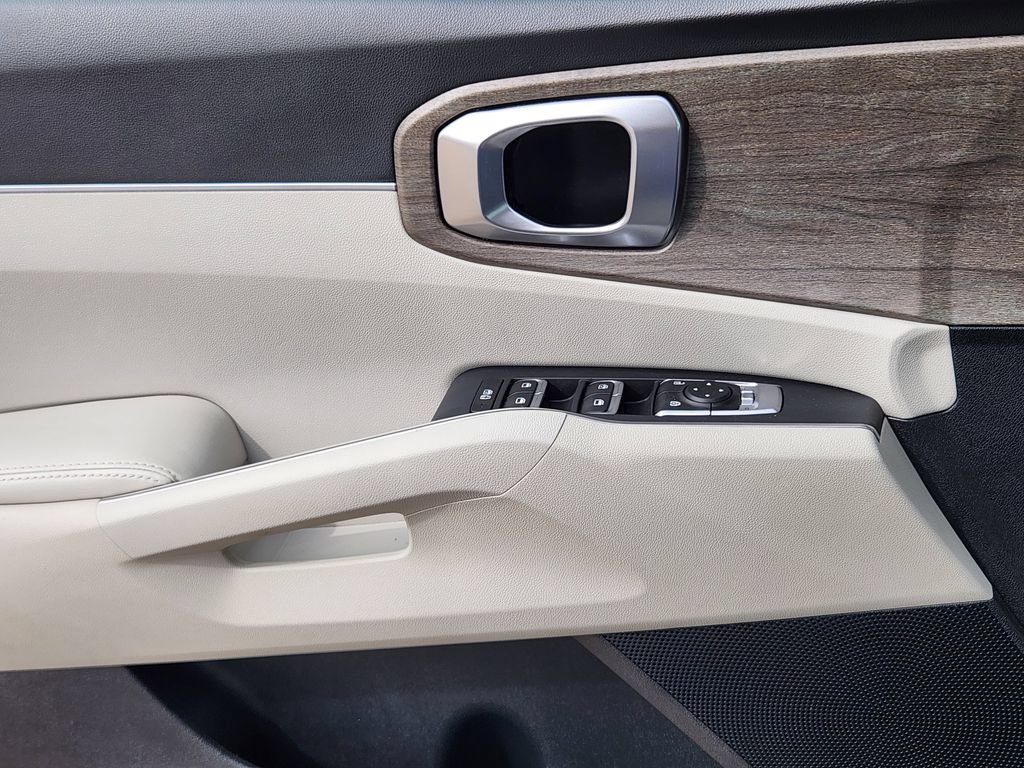 Certified 2022 Kia Sorento X-Line EX AWD/4WD image 6