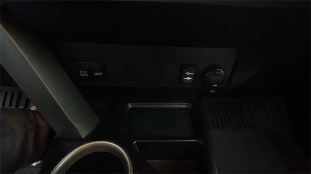 Used 2013 Toyota RAV4 LE image 18