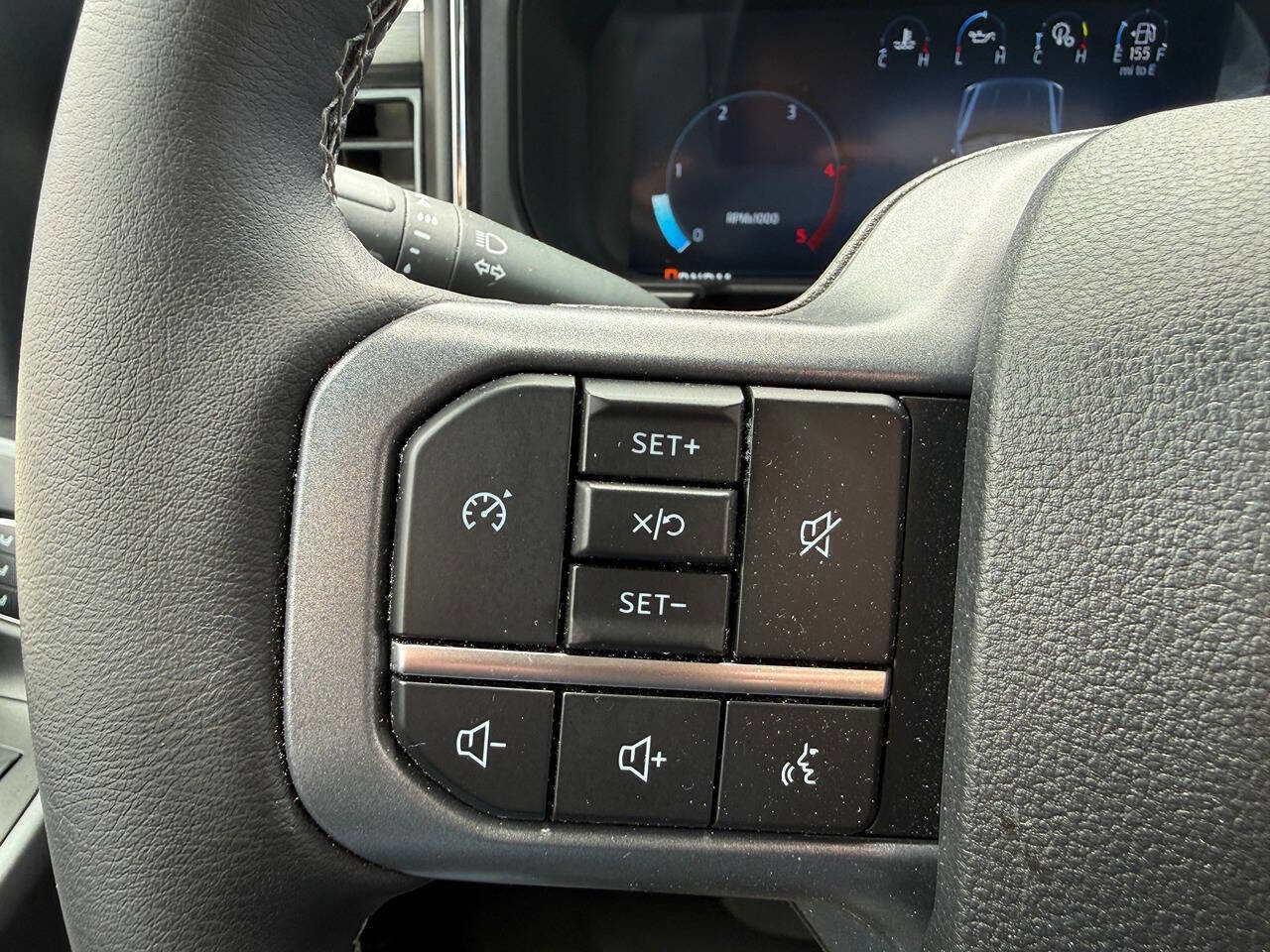 Used 2025 Ford F350 Lariat w/ FX4 Off-Road Package AWD/4WD image 25