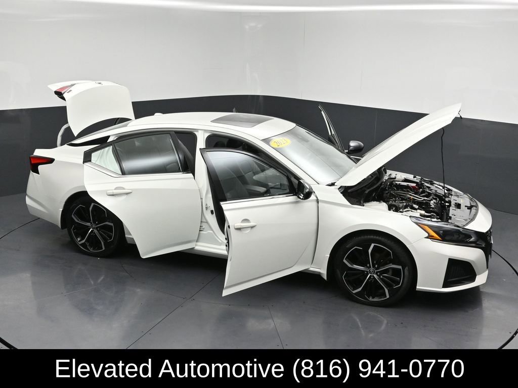 Used 2023 Nissan Altima 2.5 SR w/ SR Premium Package image 31
